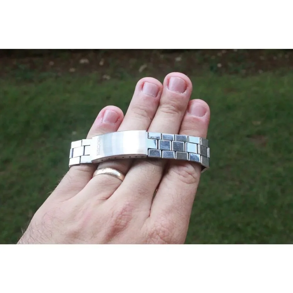 Vintage 1976 Ricoh Automatic Mens Silver Watch W/daydate & Red accents